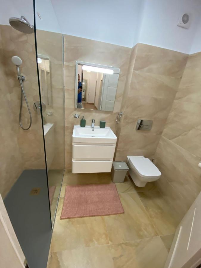 Plazza Studio Boekarest Buitenkant foto